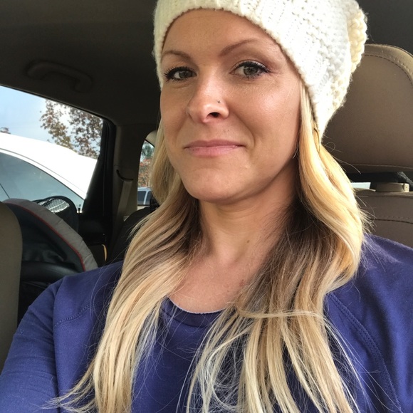 Meet your Posher, Abby - Picture 1 of 3